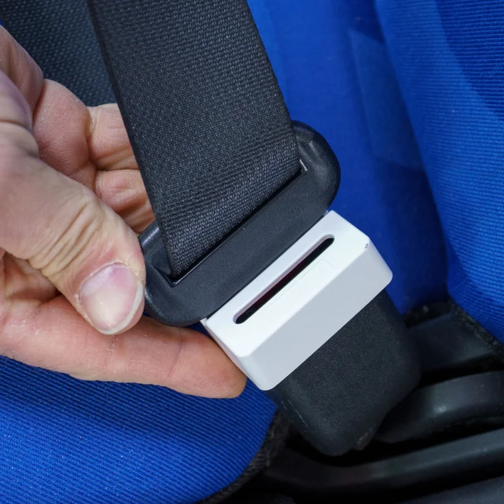 Abschnallschutz fürs Auto, verhindert das Abschnallen während der Fahrt, 2 Pack in weiß, passgenau ohne wackeln für Gurtschlösser mit 5 x 3 cm – Bild 9