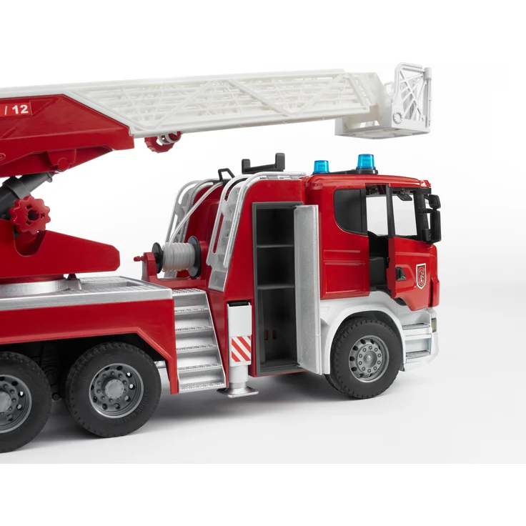 Bruder 03590 'Scania R-Serie Feuerwehrleiterwagen mit Wasserpumpe und Light & Sound Modul', Maßstab 1:16, ab 4 Jahren – Bild 9