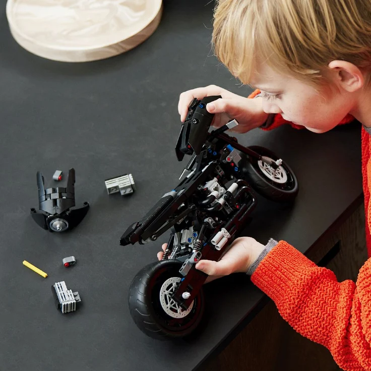 LEGO Technic 42155 'THE BATMAN - BATCYCLE', 641 Teile, ab 9 Jahren – Bild 4