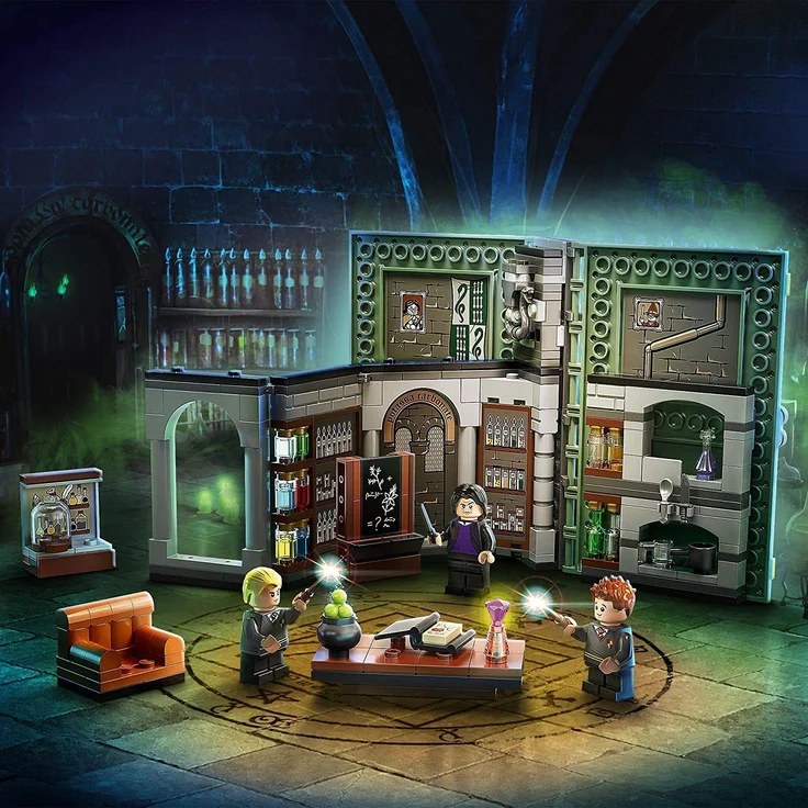 LEGO Harry Potter 76383 'Hogwarts™ Moment: Zaubertrankunterricht', 271 Teile, ab 8 Jahren, Bauset in Buchform – Bild 3