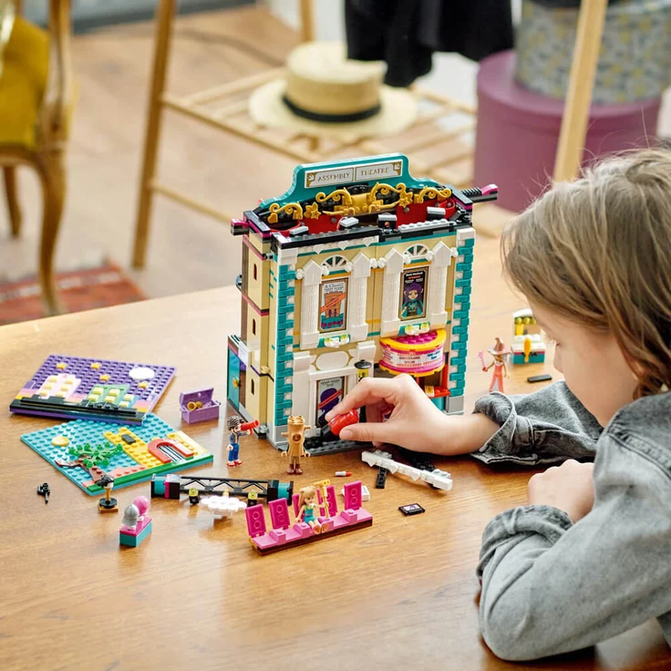 LEGO Friends 41714 'Andreas Theaterschule', 1154 Teile, ab 8 Jahren – Bild 6