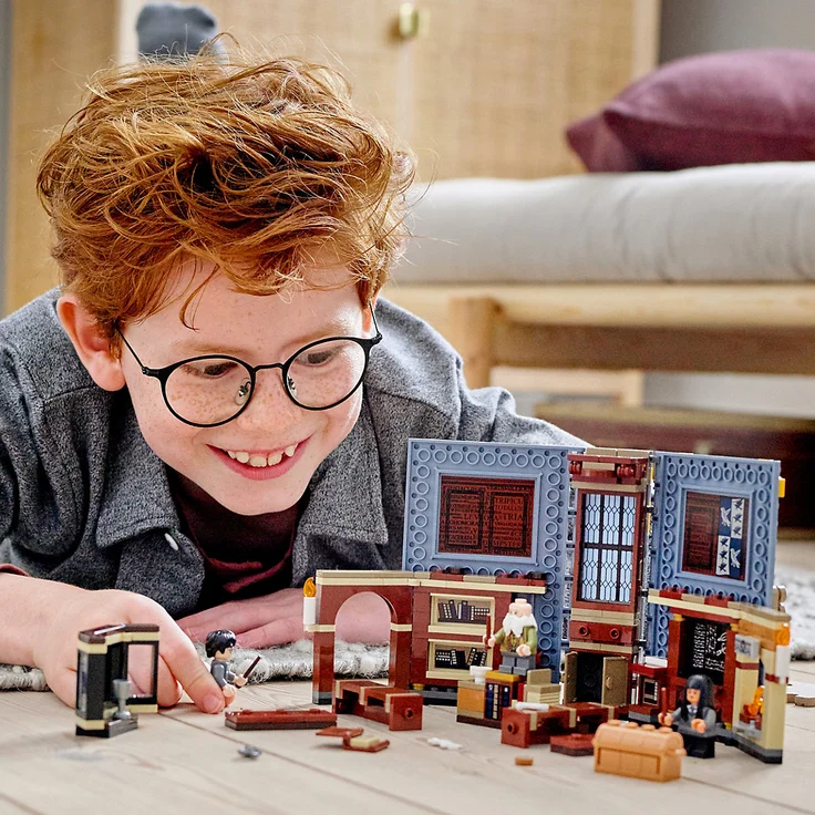 LEGO Harry Potter 76385 'Hogwarts™ Moment: Zauberkunstunterricht', 256 Teile, ab 8 Jahren, Bauset in Buchform – Bild 10