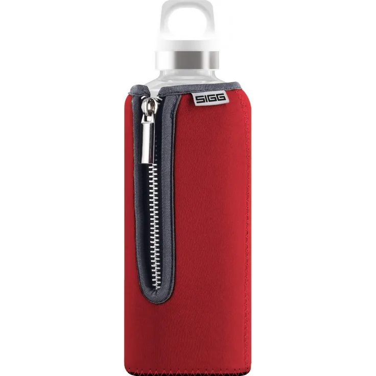 SIGG Stella Trinkflasche (0.5 L), schadstofffreie und auslaufsichere Trinkflasche, moderne Trinkflasche aus Glas mit Neoprenüberzug