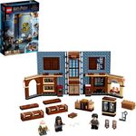 LEGO Harry Potter 76385 'Hogwarts™ Moment: Zauberkunstunterricht', 256 Teile, ab 8 Jahren, Bauset in Buchform