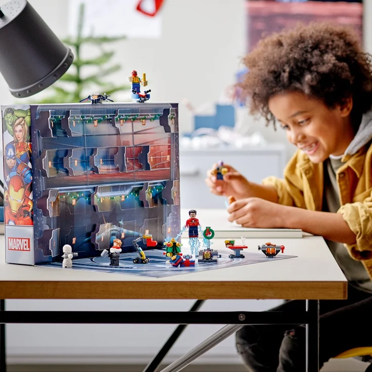 LEGO 76196 'Marvel Avengers Adventskalender', 298 Teile, ab 7 Jahren, beinhaltet 7 Minifiguren – Bild 6