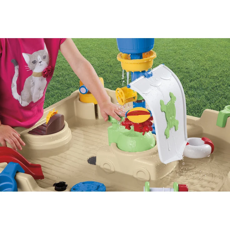 Little Tikes 'Anchors Away' Wasserspieltisch in Piratenschiff-Design, ab 18 Monaten, mit Wasserwerfer, zwei Figuren und einem Spritz-Hai, robust und stabil – Bild 6