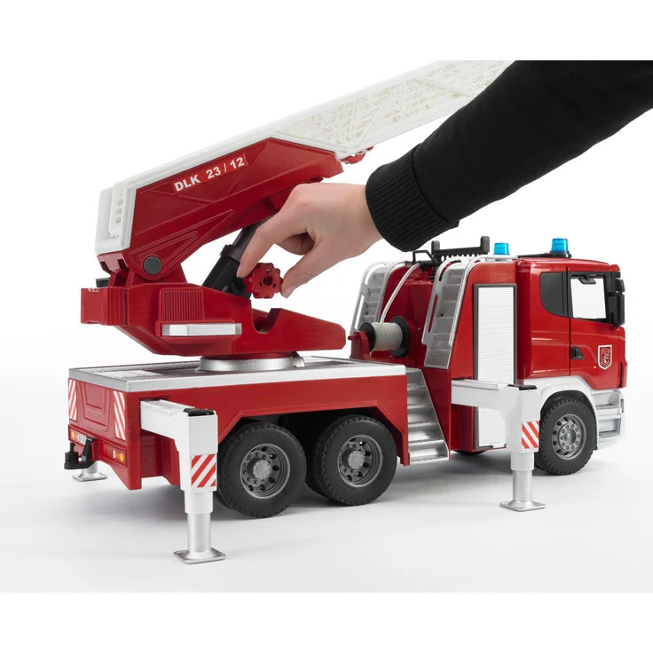 Bruder 03590 'Scania R-Serie Feuerwehrleiterwagen mit Wasserpumpe und Light & Sound Modul', Maßstab 1:16, ab 4 Jahren – Bild 10