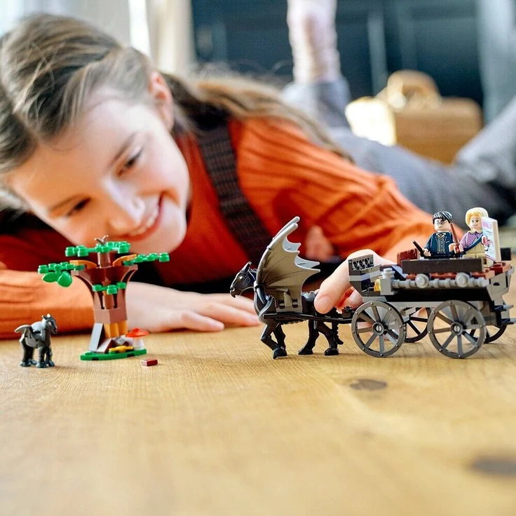 LEGO Harry Potter 76400 'Hogwarts Kutsche mit Thestralen', 121 Teile, ab 7 Jahren – Bild 5