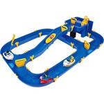 Big 'Waterplay Niagara' Wasserstraße, 130 x 90 x 22 cm, inkl. 4 Figuren, 3 Boote, Staudamm, Flugzeug, Handkurbel und Wasserpumpe