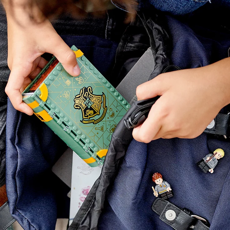 LEGO Harry Potter 76385 'Hogwarts™ Moment: Zauberkunstunterricht', 256 Teile, ab 8 Jahren, Bauset in Buchform – Bild 6
