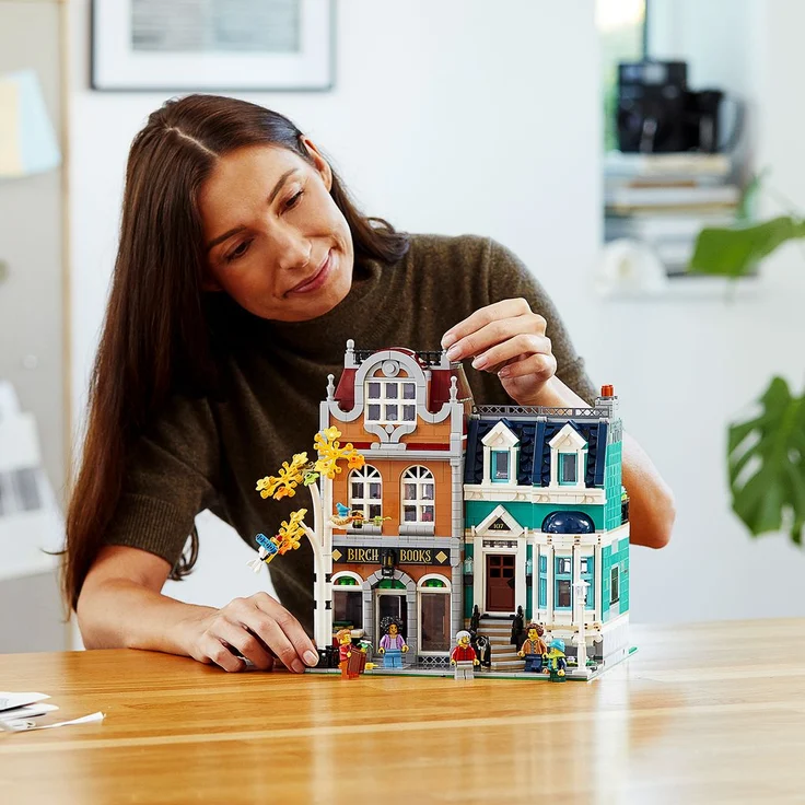 LEGO Creator Expert 10270 'Buchhandlung ', 2504 Teile, ab 16 Jahren – Bild 5
