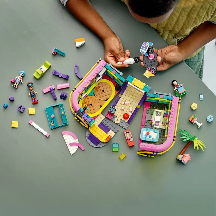Lego Friends 41708 'Rollschuhdisco', 642 Teile, ab 7 Jahren – Bild 6