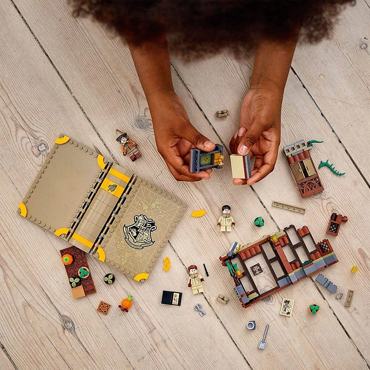 LEGO Harry Potter 76384 'Hogwarts™ Moment: Kräuterkundeunterricht', 233 Teile, ab 8 Jahren, Bauset in Buchform – Bild 9