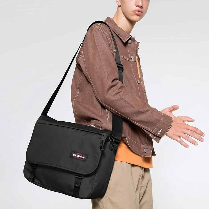 Eastpak 'Delegate' Umhängetasche, 20 Liter, 30,5 x 38,5 x 13 cm (H/B/T), Platz für Laptops bis 17 Zoll, gepolsterter Schultergurt, schwarz – Bild 6