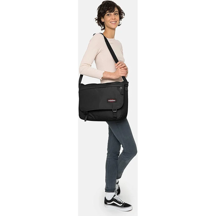 Eastpak 'Delegate' Umhängetasche, 20 Liter, 30,5 x 38,5 x 13 cm (H/B/T), Platz für Laptops bis 17 Zoll, gepolsterter Schultergurt, schwarz – Bild 5
