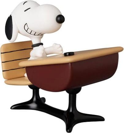 Medicom Toy Peanuts UDF Serie 18 Minifigur Snoopy mit Schreibtisch, 9 cm, detailreich und in Blisterverpackung