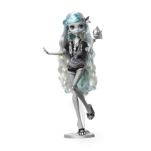 Mattel® Monster High Reel Drama Puppe Lagoona Blue, Anziehpuppe in Schwarzweiß, mit Piranha Neptuna und Filmplakaten
