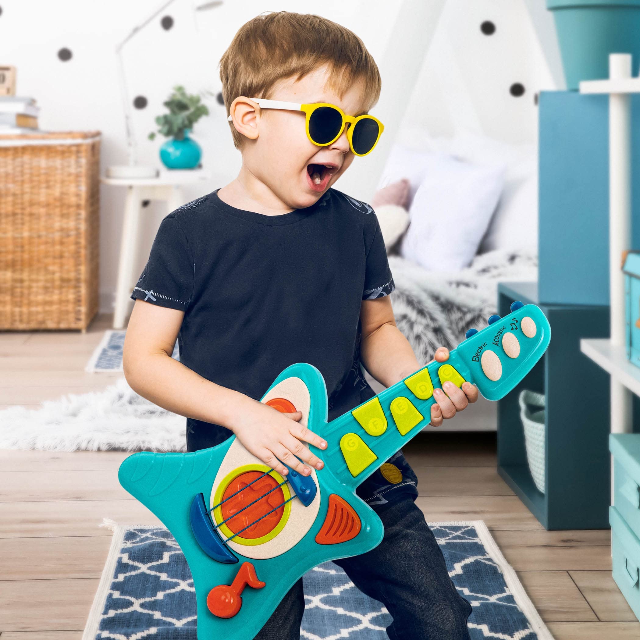 Battat BT2679Z Kindergitarre E, Instrument mit Liedern, Akustikgitarre und Elektrische Gitarre – Spielzeug für Kinder ab 2 Jahre, Blau