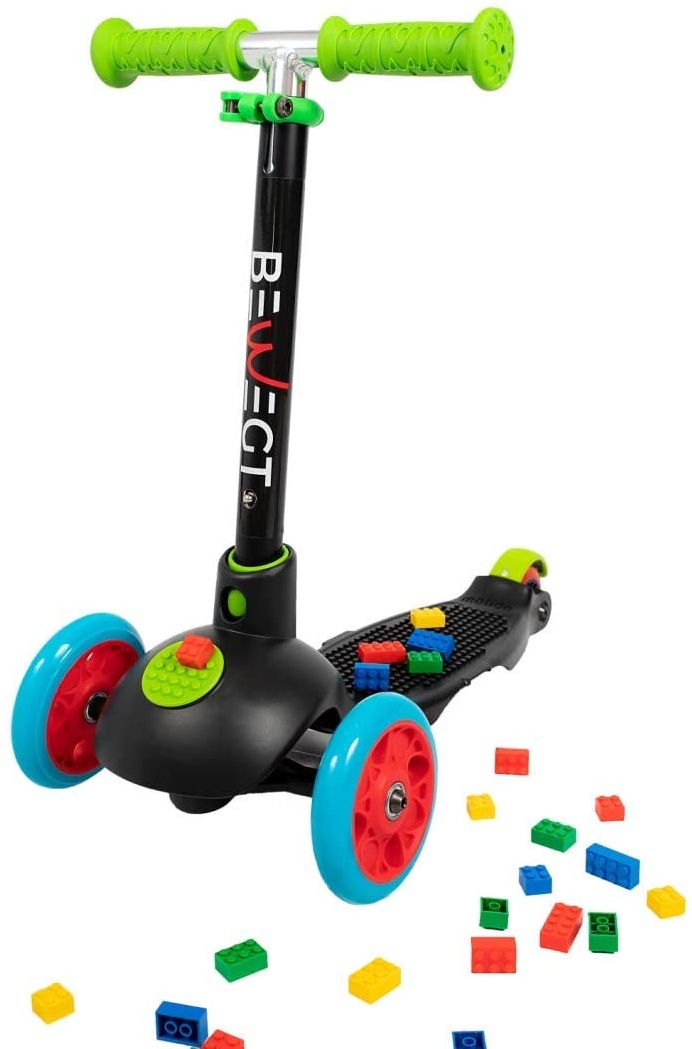 BEWEGT zum Spielen 3-Rollen Dreirad Kinder Roller Scooter mit 50 Klemmbausteinen Bausteintrittbrett Lenker höhenverstellbar Leuchtrollen ab 3 Jahre black/blue/multicolored