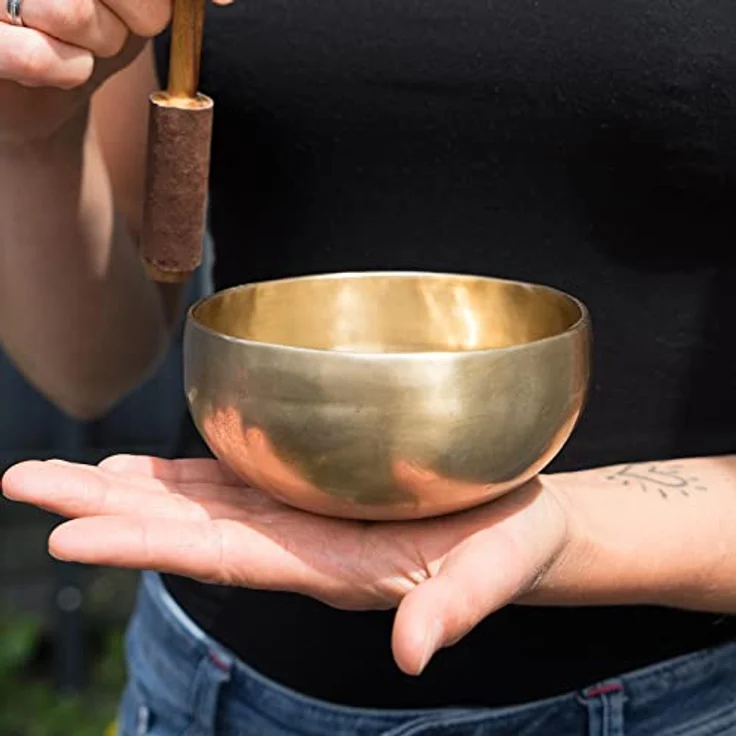 Klangschalen-Center Tibetische Klangschale I handgeschmiedet I 400 g I Ø 12,5 cm I inkl. Klöppel/Pad mit Blütenmotiv I Fair Trade aus Nepal – Bild 4
