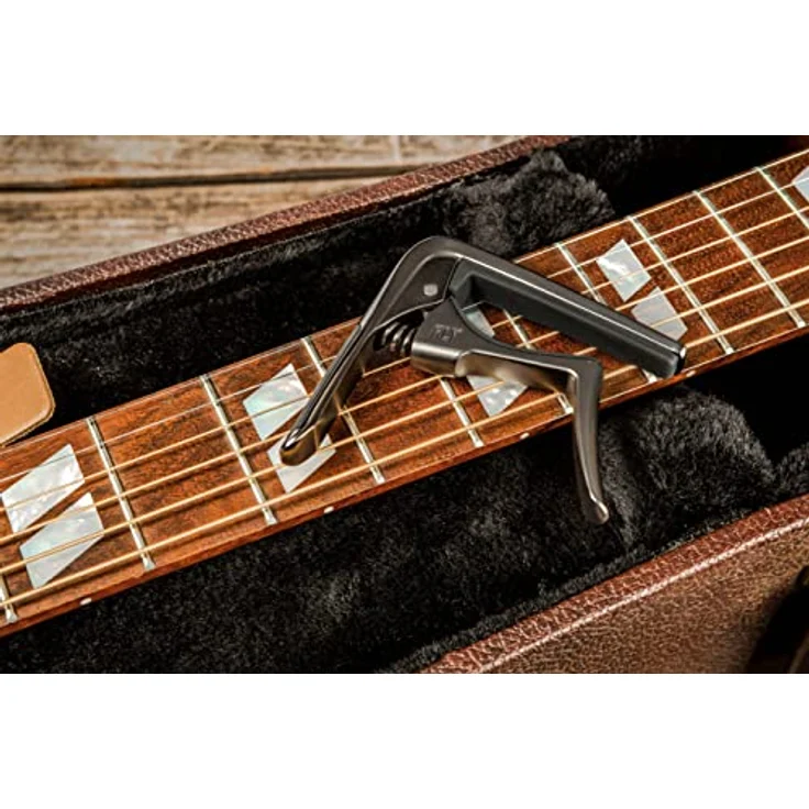 Dunlop Trigger Fly Capo GM, Kapodaster für Akustik- und E-Gitarre, gunmetal mit ergonomischem Griff und speziellem Federmechanismus – Bild 7