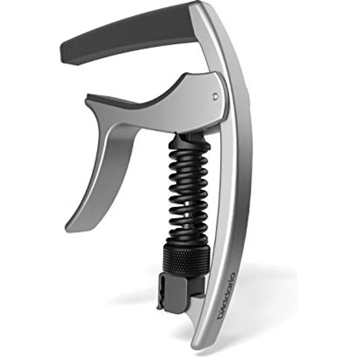 Daddario Capo Tri-Action PW-CP-09S, ultraleichter Kapodaster aus Aluminium für Western- und E-Gitarren, Ein-Hand-Bedienung, Silber, mit integriertem Plektrenhalter – Bild 1