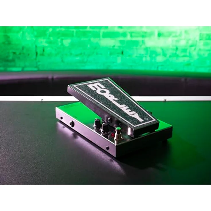 Morley Cliff Burton Power Fuzz Wah, Wah und Fuzz Effektpedal im Distressed Chrome Finish mit 15 dB Pegelregler und Elektro-optischem Design – Bild 1