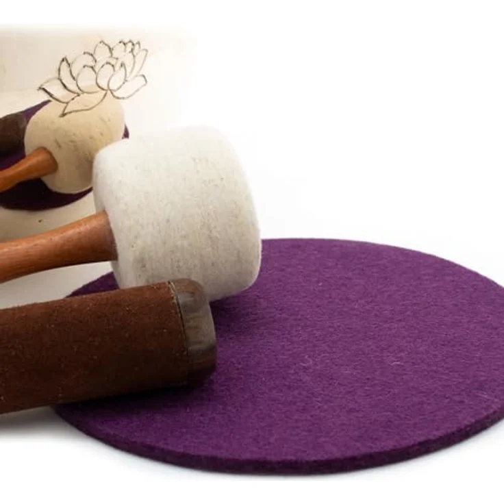 Klangschalen-Center Tibetische Klangschale mit Lotus-Gravur, 750-800 g, hochglanzpoliert, handgeschmiedet, inkl. 2 Klöppel und Filzpad, Fair Trade aus Nepal – Bild 3