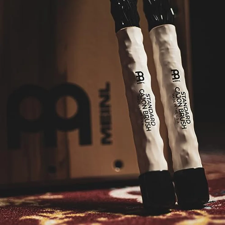 Meinl SB305 Cajon Brush, Kunststoffborsten mit Gummiringen, flexibler Griff, 358mm Länge, Made in U.S.A. – Bild 6
