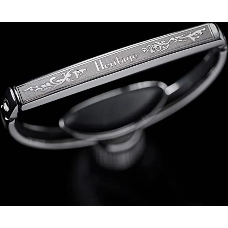G7th Heritage Guitar Style 3 Capo, Kapodaster mit Adaptive Radius Technology, gravierte Akanthusblätter, geeignet für 44 mm Nussbreite, inklusive Ledertasche und Poliertuch – Bild 4