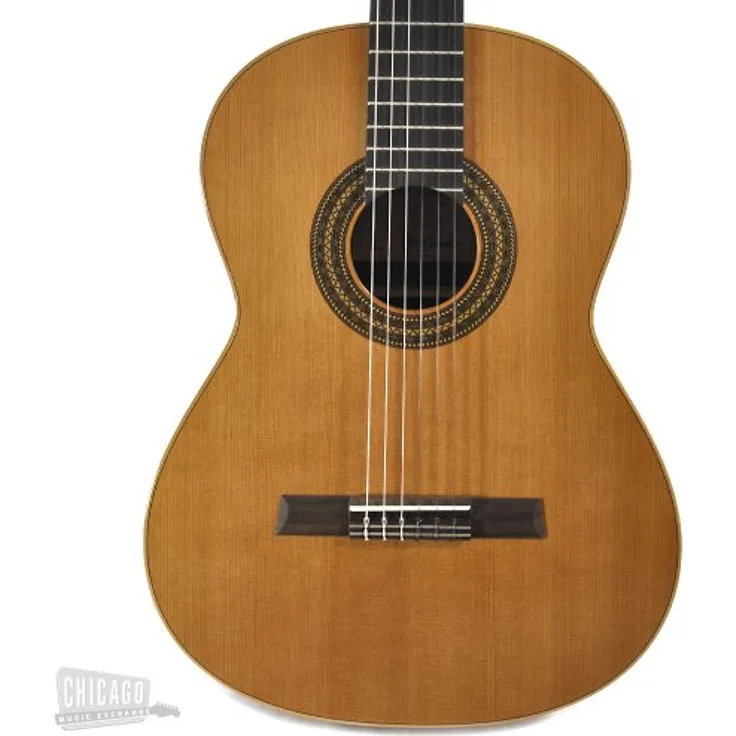 Höfner HZ27, Konzertgitarre 4/4 mit massiver Zederndecke, Korpus in Hochglanz, Natur Finish, Mahagoni Hals, Palisander Griffbrett, made in Germany
