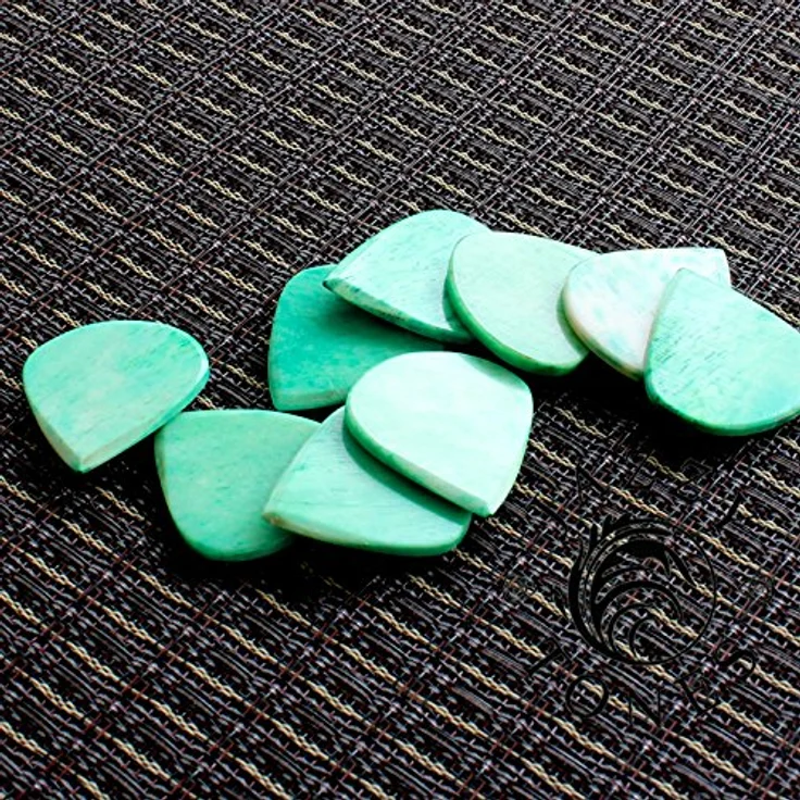 Timber Tones Jazzy Tones Green Bone, Büffel Knochen Plektrum in klassischer Jazz III Form für Akustik und E-Gitarre – Bild 2