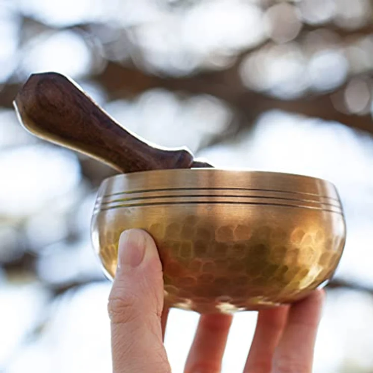 HIMALAYAN BAZAAR Tibetische Klangschalen Set, 3.5 Zoll – Authentische Handarbeit für Meditation und Yoga, inklusive Seidenkissen und Schlägel, ideales Geschenk für Frauen – Bild 3