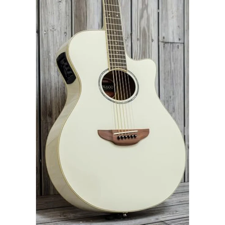 YAMAHA APX600 Elektroakustik-Gitarre – Thinline-Korpus, 25" Mensur, System65 Tonabnehmer, 3-Band EQ, integriertes Stimmgerät, ovales Schallloch – Vintage White – Bild 2
