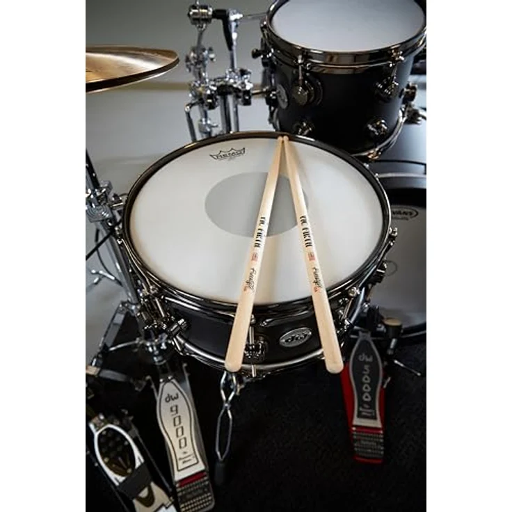 Vic Firth 55A American Concept Freestyle, Hickory Drumsticks mit vergrößertem Sweet Spot, 43,2 cm Länge, 14,8 mm Durchmesser – Bild 6