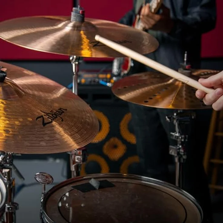 Zildjian 18" I Family Crash, medium-thin Schlagzeugbecken aus B8 Bronze mit Traditional Finish und hellem Sound – Bild 7