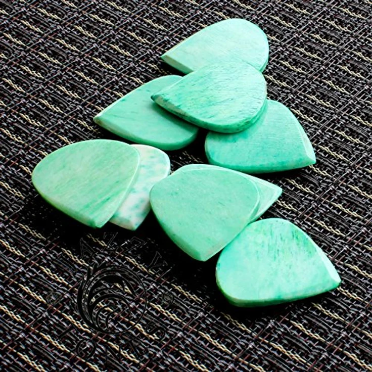 Timber Tones Jazzy Tones Green Bone, Büffel Knochen Plektrum in klassischer Jazz III Form für Akustik und E-Gitarre – Bild 4