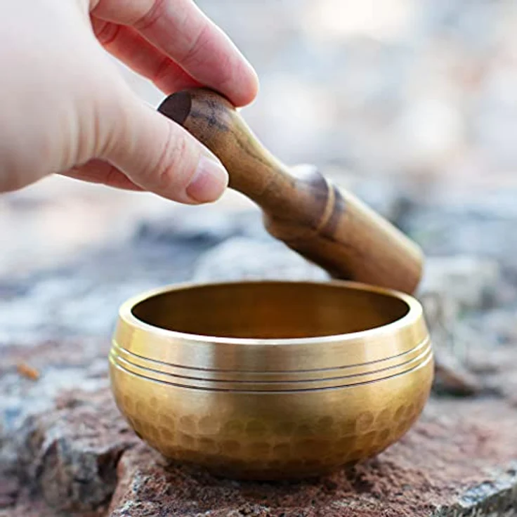 HIMALAYAN BAZAAR Tibetische Klangschalen Set, 3.5 Zoll – Authentische Handarbeit für Meditation und Yoga, inklusive Seidenkissen und Schlägel, ideales Geschenk für Frauen – Bild 2