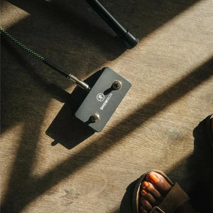 Mackie Showbox Footswitch, robuster Fußschalter aus Metall mit 2 Tastern für Effektsteuerung und Looper-Aktivierung – Bild 2