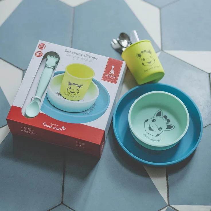 Sophie la Girafe - Speise-Set Sopie la Girage aus Silikon – 1 Teller, 1 Schüssel, 1 Glas und ein Löffel, spülmaschinenfest und mikrowellengeeignet – Bild 5