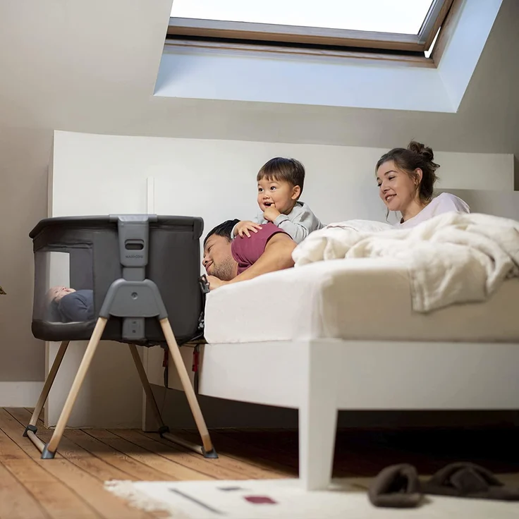Maxi-Cosi Tori 2-in-1-Beistellbett, Krippe, kompakt zusammenklappbar, leicht, 5 Höhenstufen, tragbares Beistellbett mit atmungsaktivem Netzgewebe, 0 bis ca. 6 Monate, 0–9 kg, Beyond Grey – Bild 8
