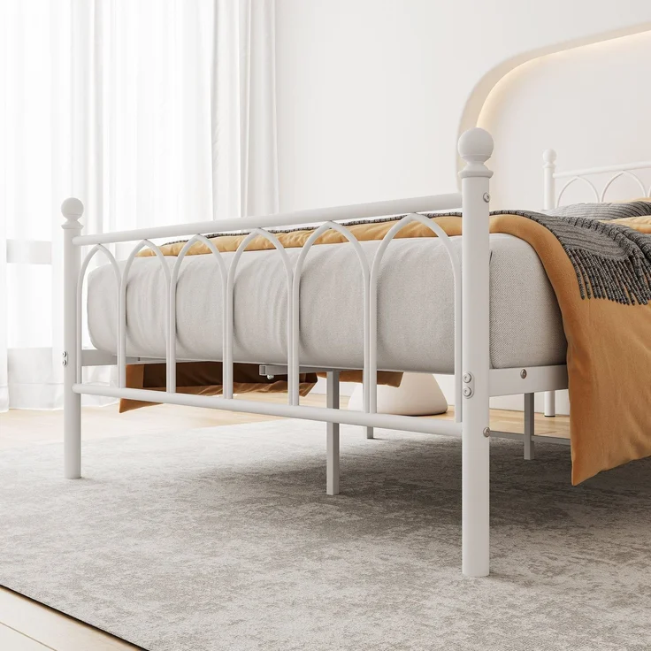 Doppelbett aus Metall mit Lattenrost, 27 cm Stauraum & Aufbewahrungsnetz, 140x200 cm, Weiß – Bild 4