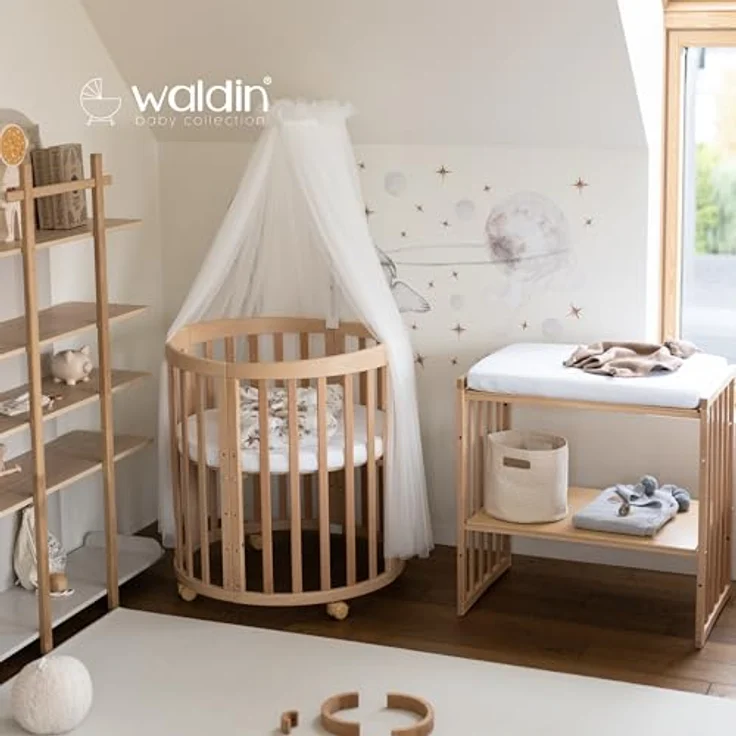 Waldin Oval Baby-Bett Mitwachsend Komplett Set 7in1, Gitterbett, Kinderbett mit Matratze, Wickelkommode, Beistellbett, Holz Natur, Stoffe Weiß Tiere – Bild 5