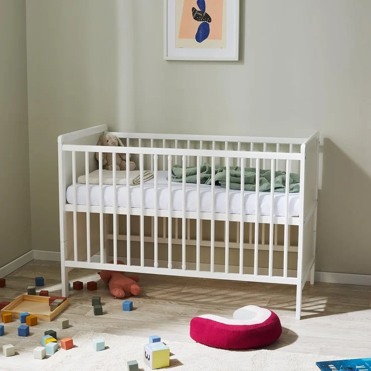 Kids Collective Babybett umbaubar zu Kinderbett 60x120 cm mit Matratze und Lattenrost, Raufallschutz Vollholz 120 x 60, weiss sehr stabil Made in Europe – Bild 6