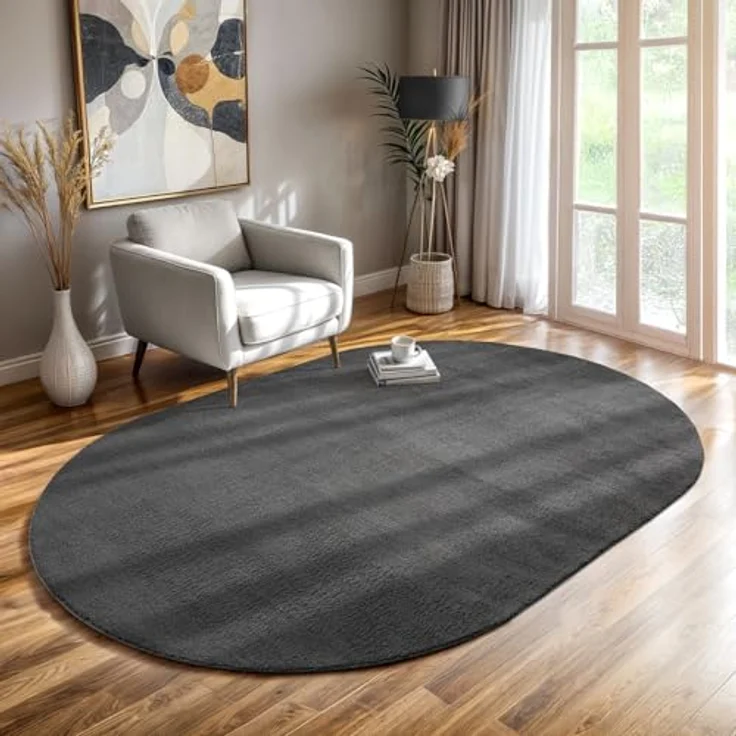 the carpet Relax Moderner Flauschiger Kurzflor Teppich, Anti-Rutsch Unterseite, Waschbar bis 30 Grad, Super Soft, Felloptik, Anthrazit, 140x200 cm Oval – Bild 2