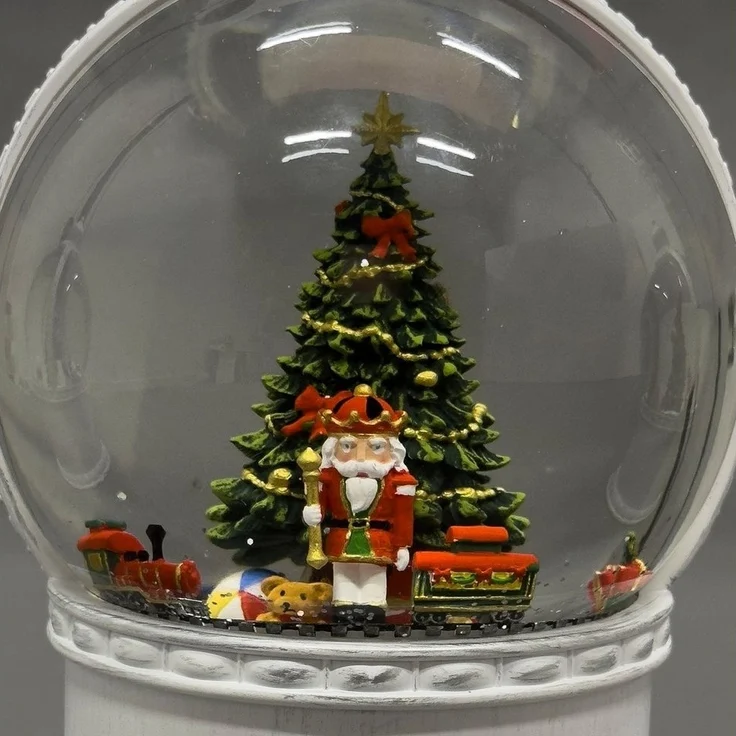 KONSTSMIDE LED Dekoobjekt LED Kugellaterne, "Weihnachtsszenerie", weiß, 1 warm weiße Diode, Timerfunktion, LED fest integriert, Warmweiß, wählbare Energieversorgung zwischen USB oder Batteriebetrieb, 5h Timer – Bild 2