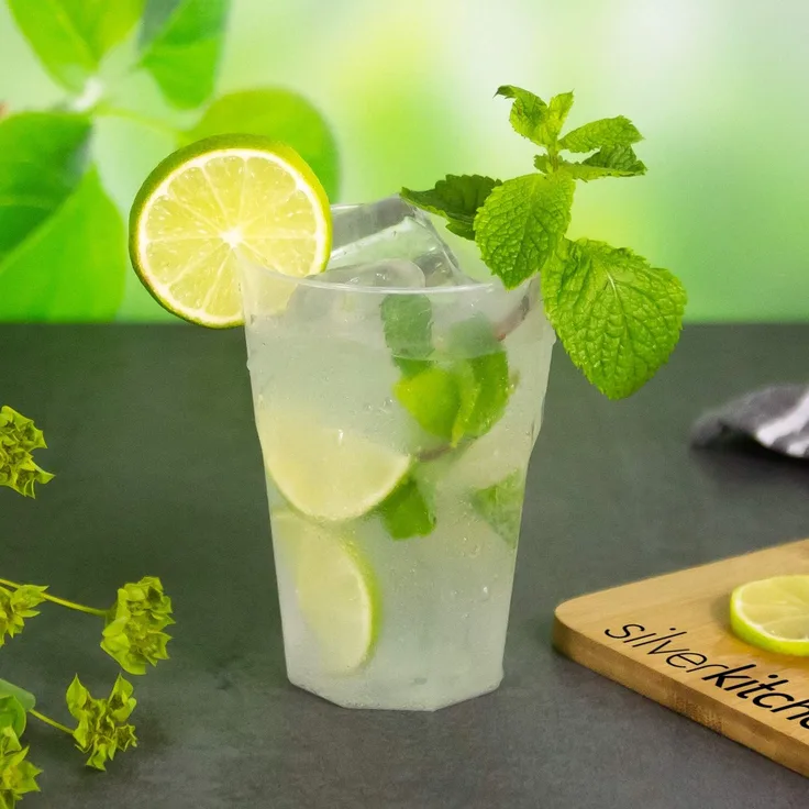 Silverkitchen 25 Cocktailbecher 200ml - bruchsichere Mehrwegbecher wiederverwendbar Cocktail Becher Longdrinkgläser transparent aus PP Plastik Made In Germany