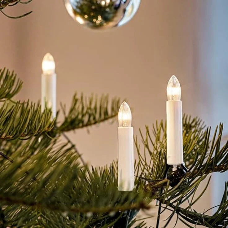 Hellum Lichterkette Weihnachtsbaum innen Made in Germany, Christbaumbeleuchtung mit Clips, 30 Lichter, 2030 cm beleuchtet, grünes Kabel und weißer Schaft, für Innenbereich mit teilbaren Stecker 813012 – Bild 2