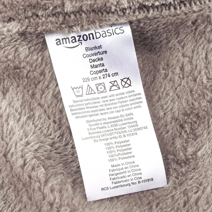 Amazon Basics - Kuscheldecke, aus samtweichem Plüsch - 229 x 274cm - Grau – Bild 3