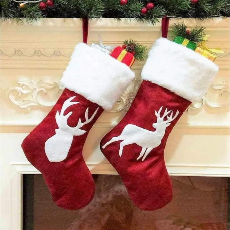 2 Stück Weihnachtsstrümpfe Rentiermuster 45x20CM groß rot – Bild 1